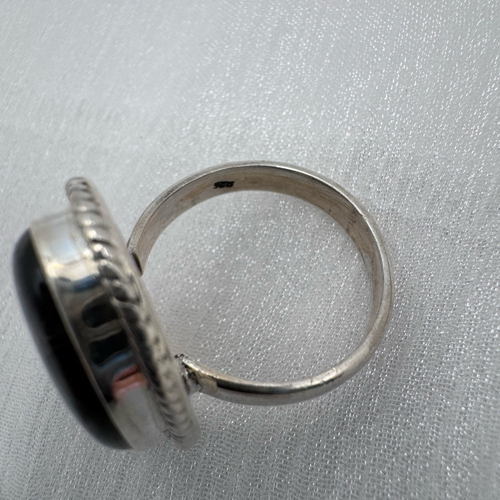 Flashy Labradorite Oval Ring