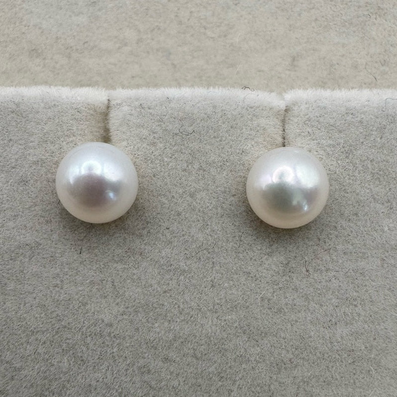 W#1 Pearl Stud Earrings