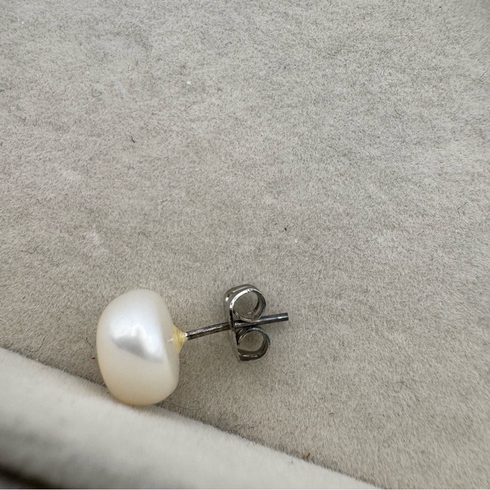 W#3 Pearl Stud Earrings