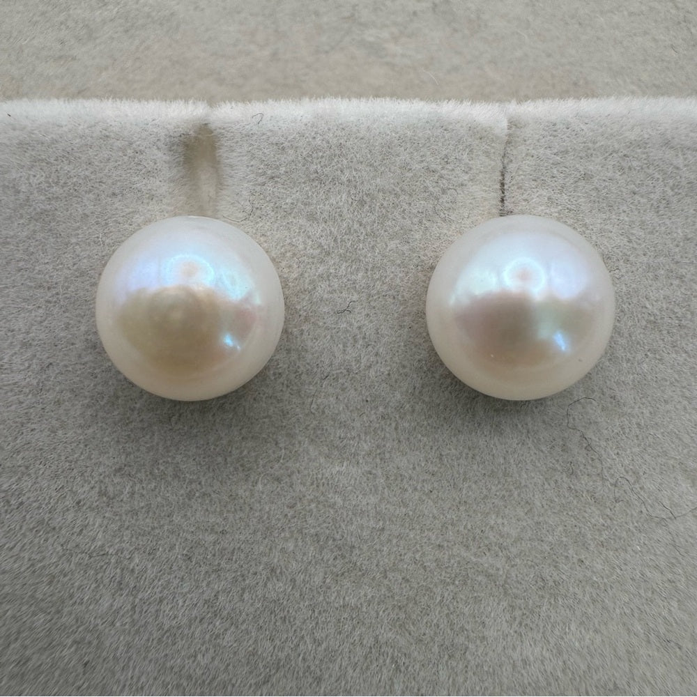 W#3 Pearl Stud Earrings