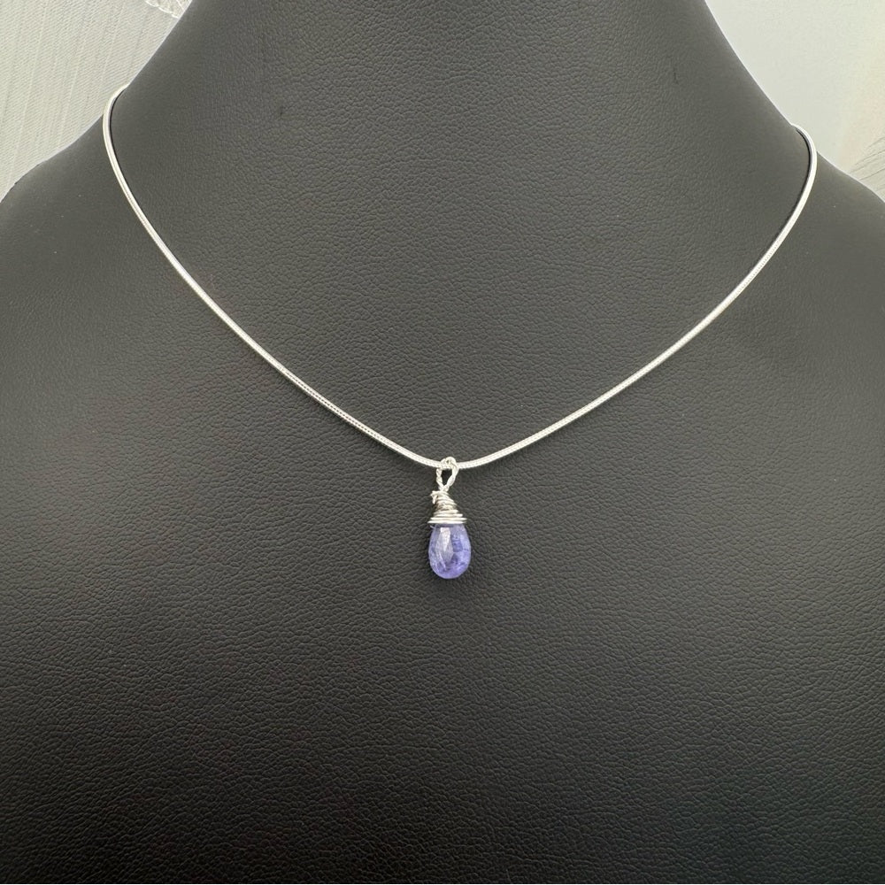Tanzanite Necklace (N7005)