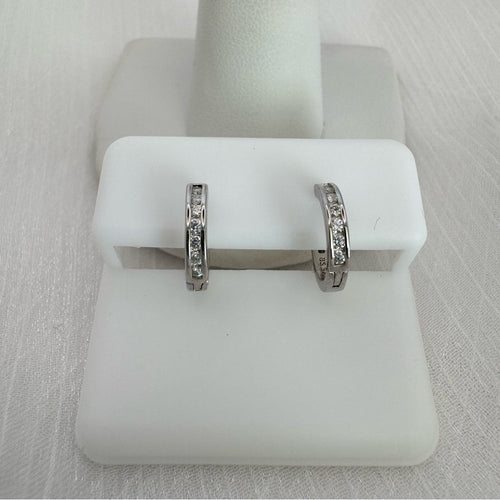 0.22 CT 2* Moissanite Huggies