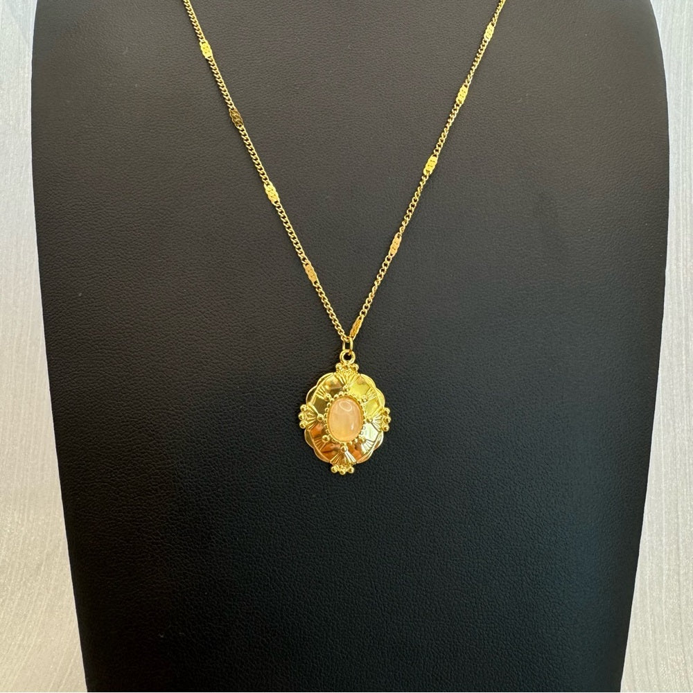 Gold Oval Cabochon Pendant Necklace