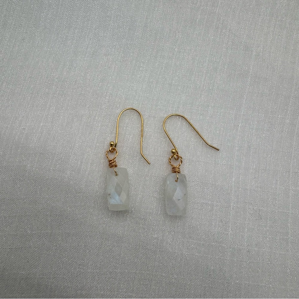 Moonstone Gold Earrings (HK115738)