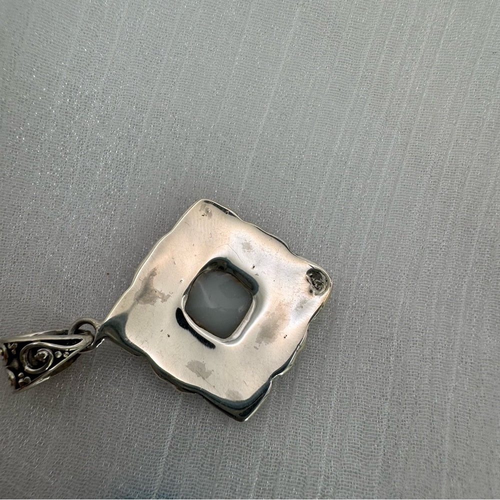 Mother of Pearl Flower Pendant