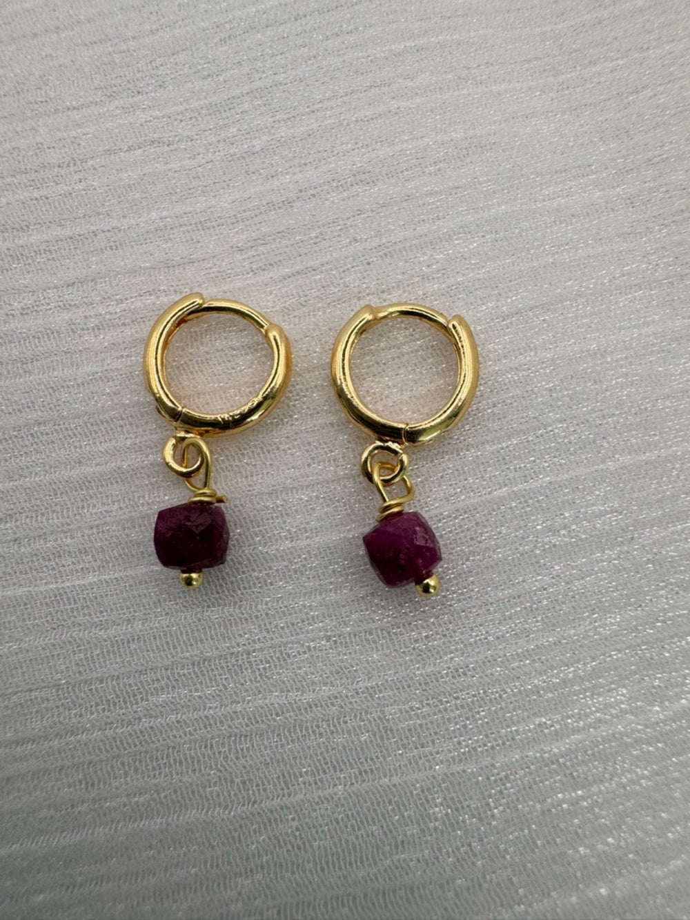 HG060 Ruby Gold Huggies