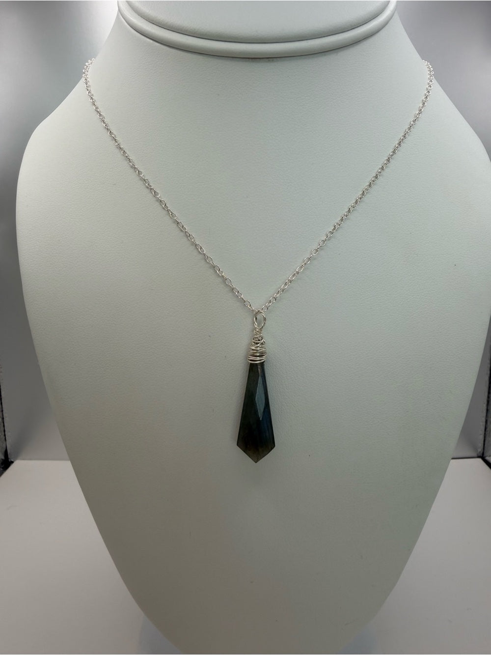 N35773 Labradorite Pendant Necklace
