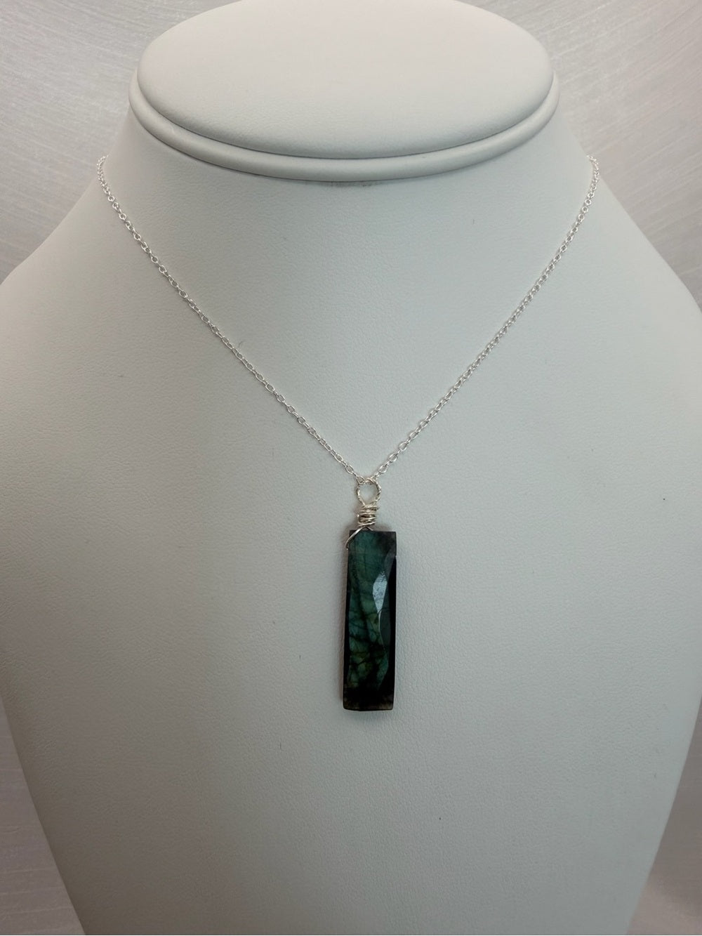 N77231 Labradorite Bar Necklace