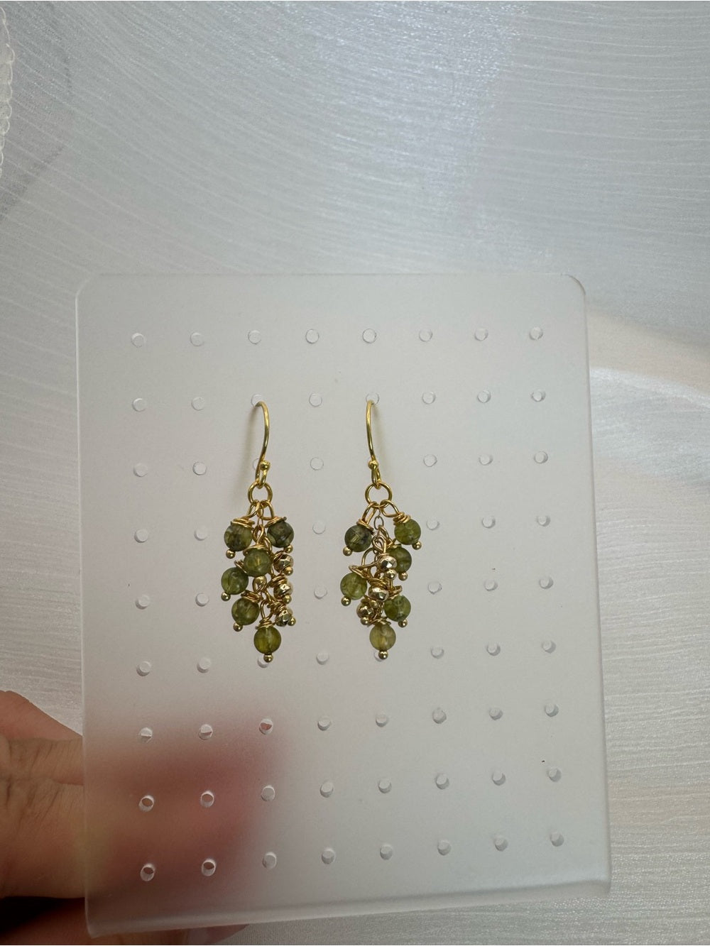 HK1075 Peridot and Hematite