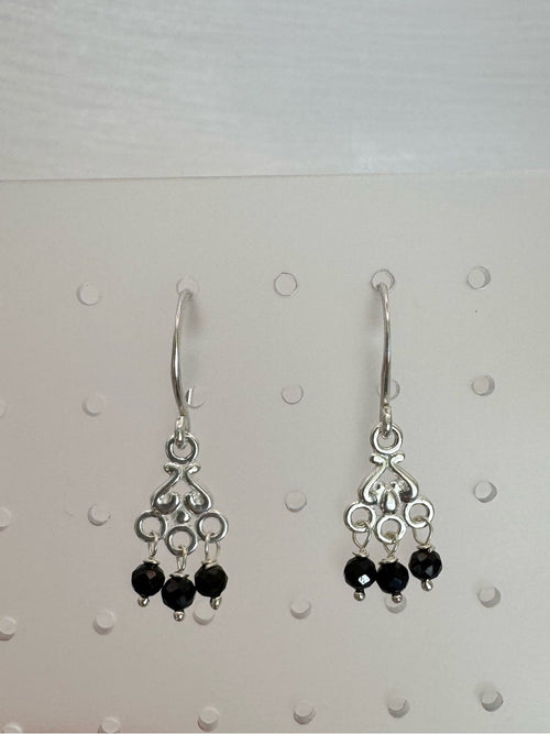 4K012 Black Chandelier Hook Earrings