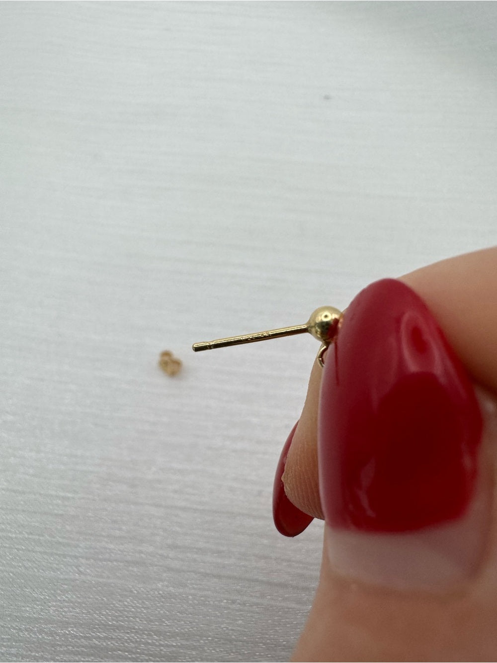P0018 Peridot Paperclip Stud Earrings