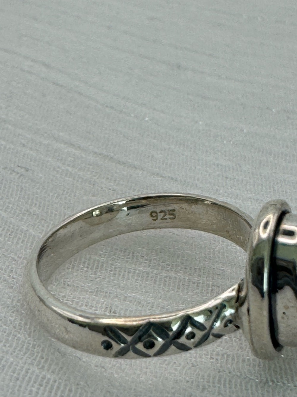 Lemon Quartz Oval Engraved Ring (S925)