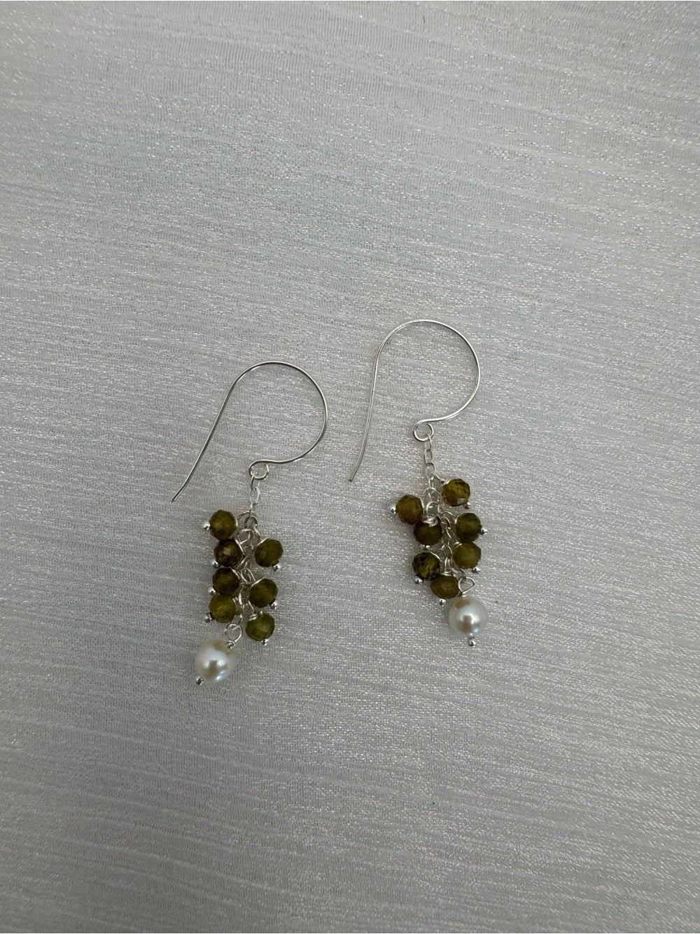 HK0080 Vesuvianite And Pearl Hook Earrings