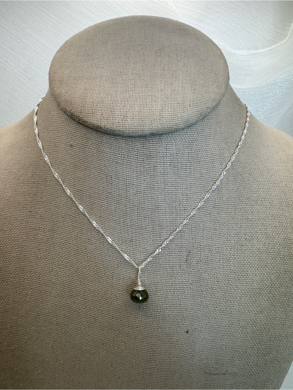 NO82 Vesuvianite Silver Drop Necklace