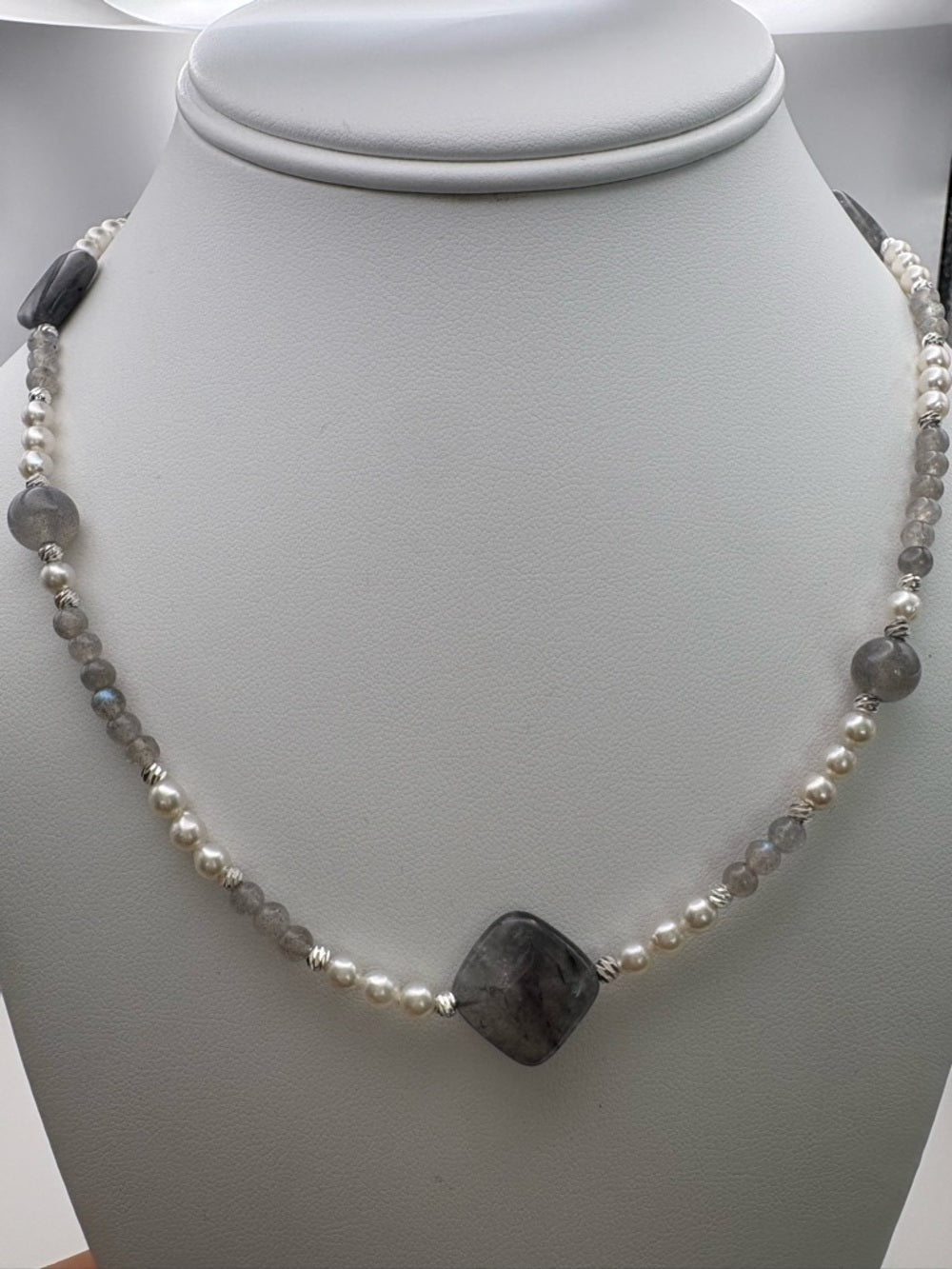 Labradorite and Freshwater Pearl Gemstone Necklace (3a)