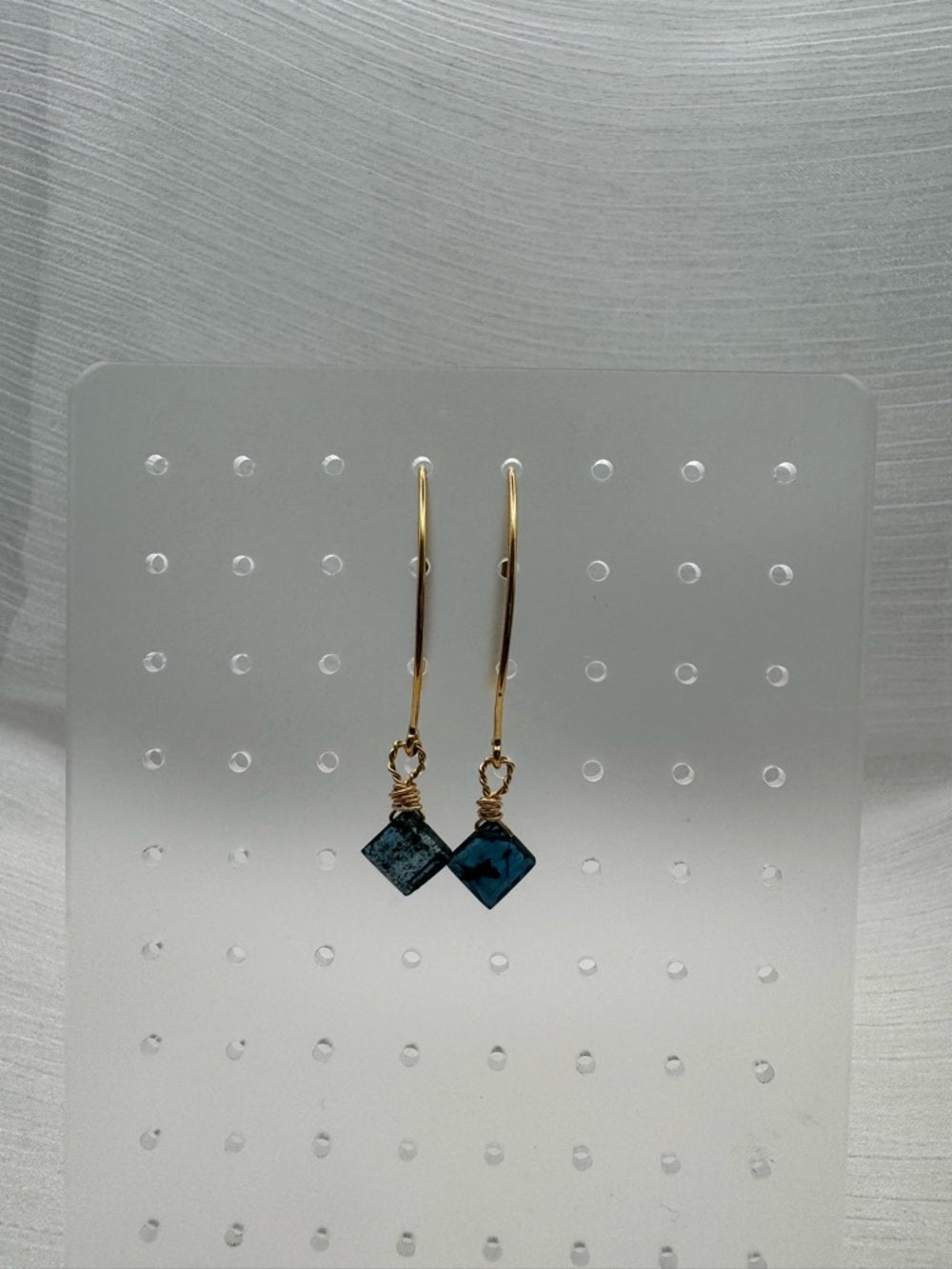 HT0040 Kyanite Gold Hook Threaders