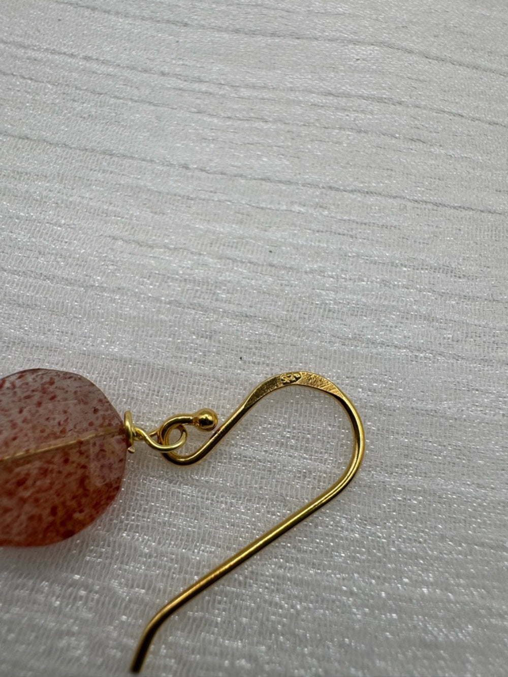 HK0075 Strawberry Quartz Round Gold Earrings