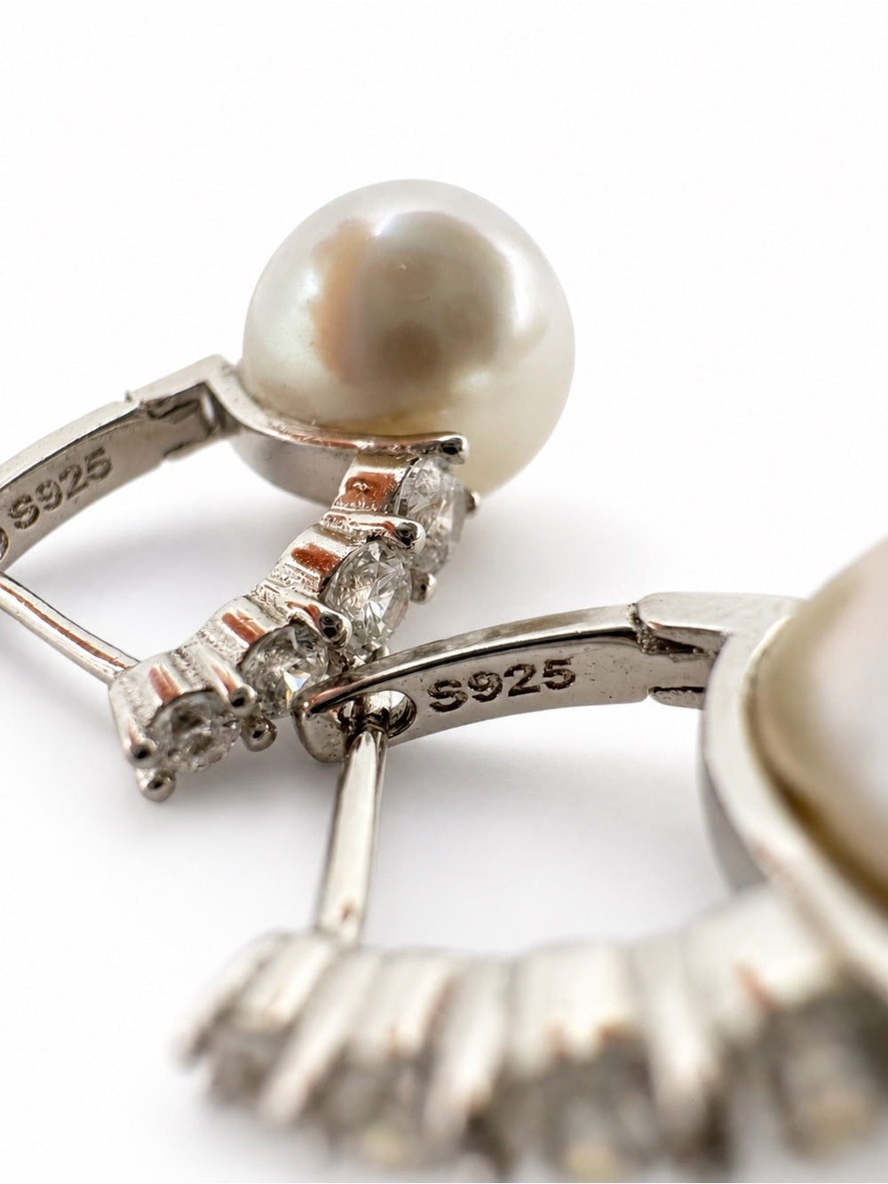 #E58 Pearl Grace Hoops