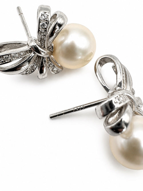 #E63 Freshwater Pearl Bow Stud Earrings