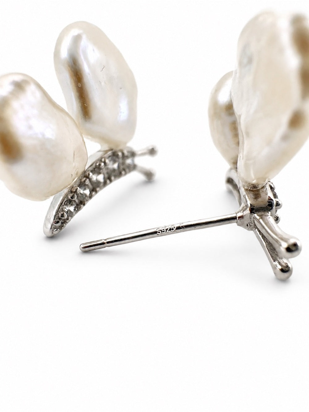 #E90 Pearlwing Stud Earrings