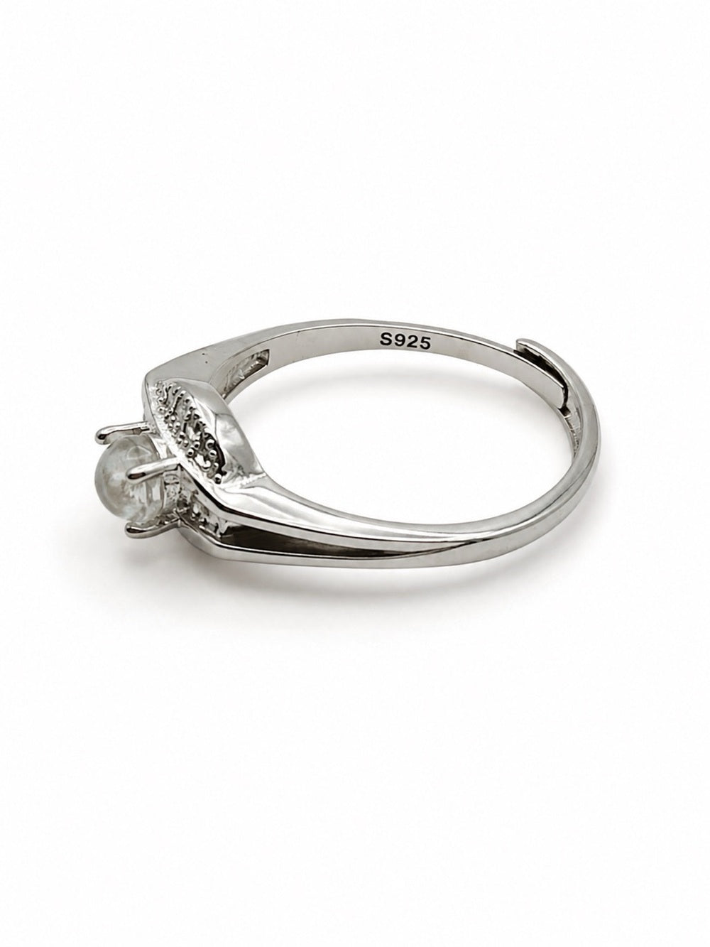 #R32 Madagascar Moonstone Split Shank Ring