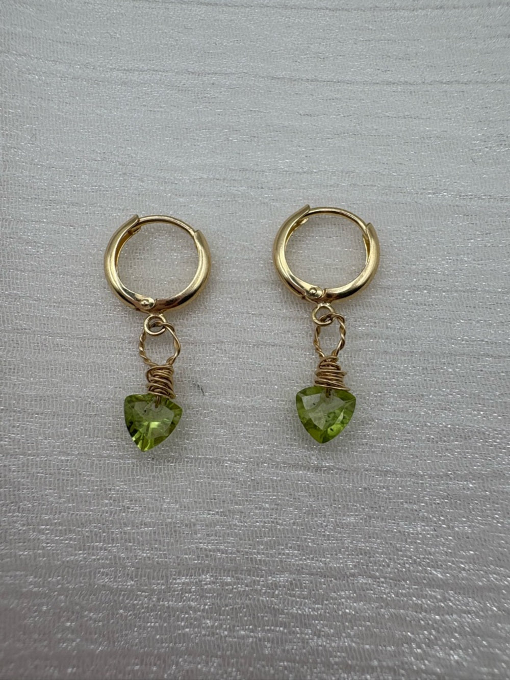 HG10 Peridot Gold Huggies