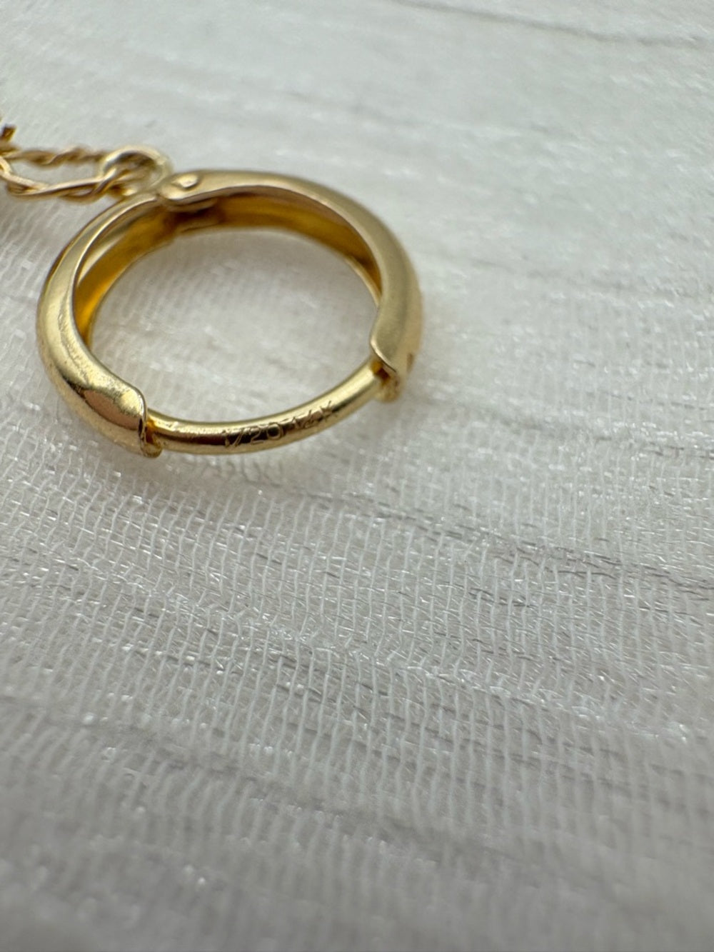 HG10 Peridot Gold Huggies