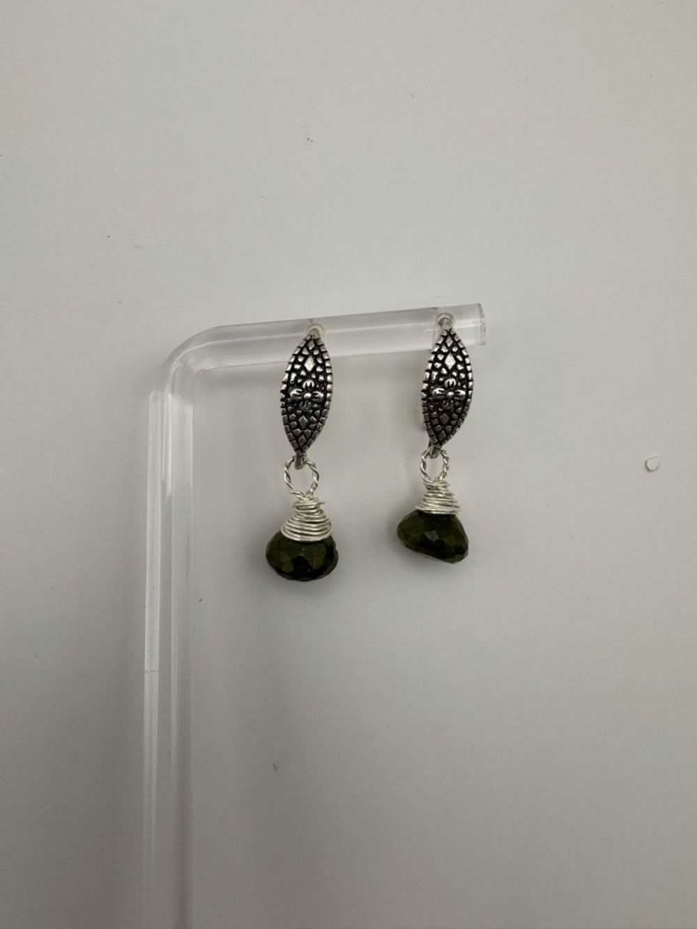 HK25 Vesuvianite Vintage Hook Earrings (S925)