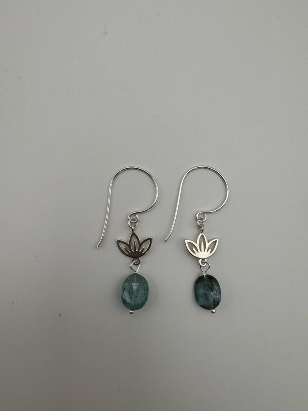 HK0051 Kyanite Lotus Earrings (S925)