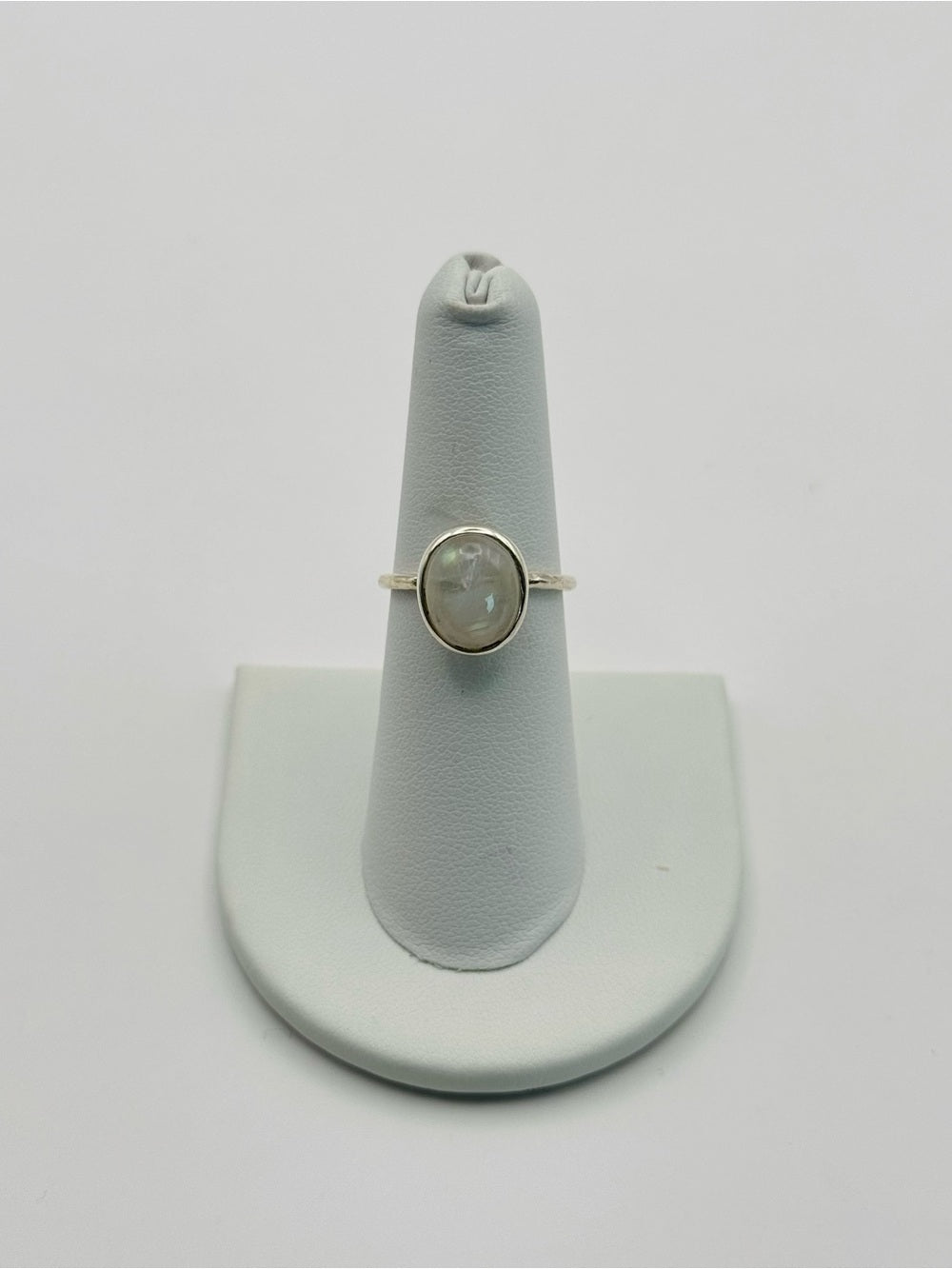 Moonstone Round Ring with Hammered Band (S925)
