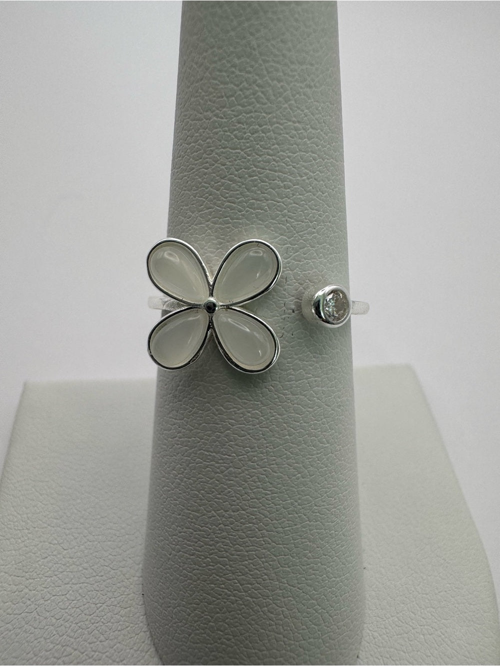 White Jade Flower Ring (#R73)