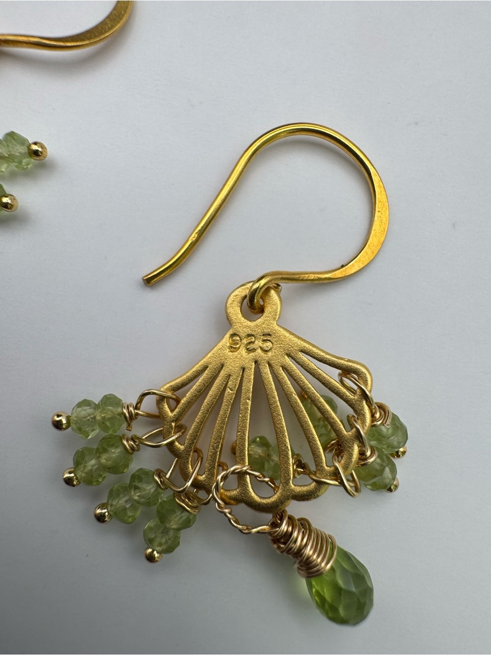 HKB72 Shell Peridot Hook Earring