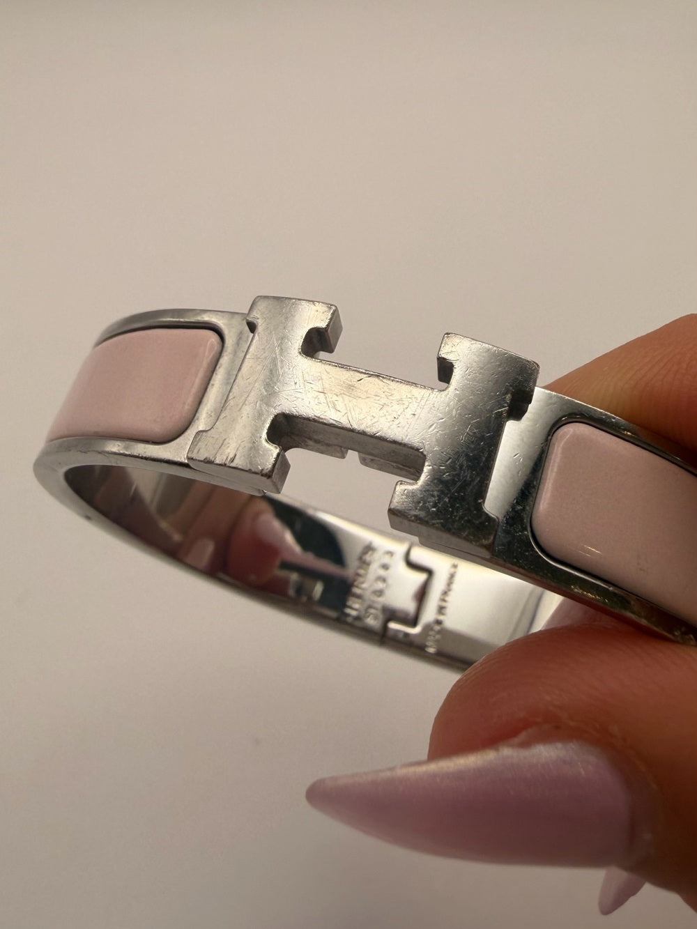 Hermès Clic H PM Bracelet Pink Enamel Silver-Tone